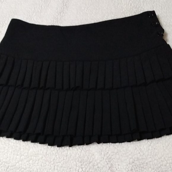 Heart Soul Black Pleated Mini Skirt Button Accent Women's Size 13 juniors - Picture 2 of 15